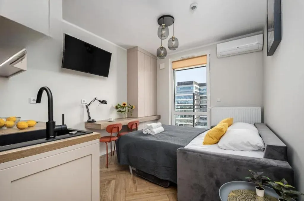 Aparthotel By Diokaonad פולין